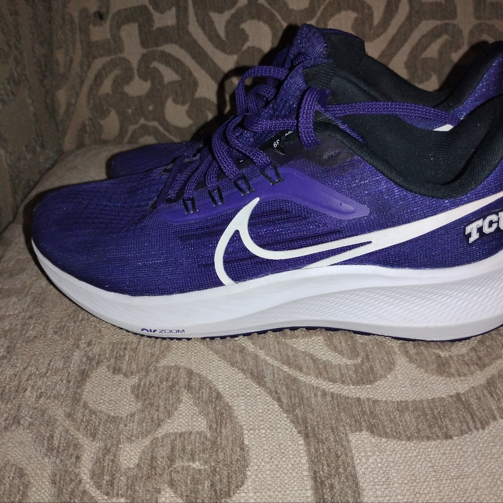 NIKE TCU HORNED FROGS = NIKE WOMEN'S =SIZE 5.5 (LIMITED EDITION)